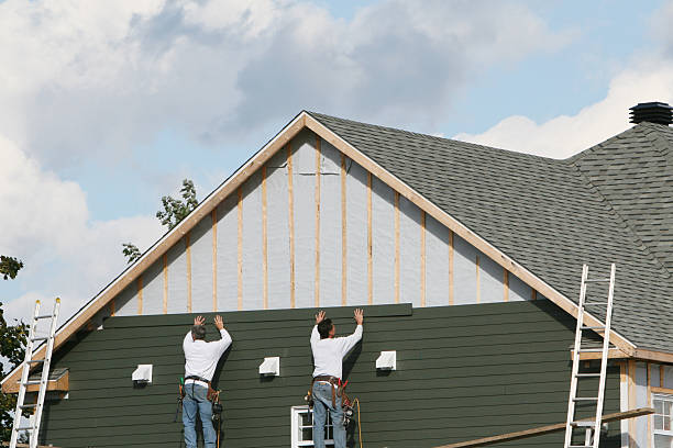Professional Vinyl Siding technician working in Babson Park, MA